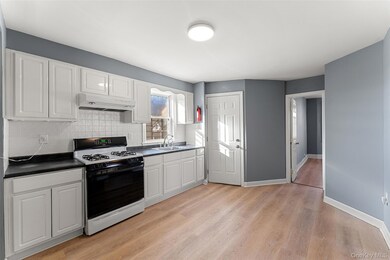 234 Edwards Place unit 2, Yonkers, NY 10703 - photo 2