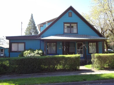 543 NW C St, Grants Pass, OR 97526 - photo 2