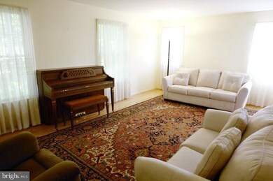 9521 Brink Rd, Gaithersburg, MD 20882 - photo 6