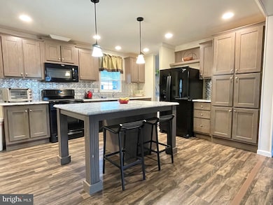 233 Hemlock Dr, Doylestown, PA 18901 - photo 3