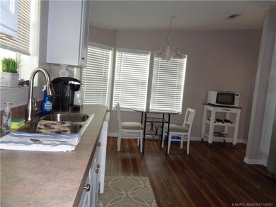 Kitchen showing Morning Area