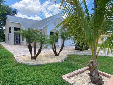 15298 Cricket Ln, Fort Myers, FL 33919 - photo 2