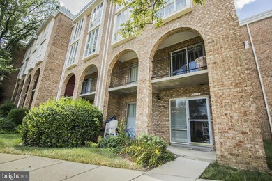 2627 Wagon Dr unit 337, Alexandria, VA 22303 - photo 2