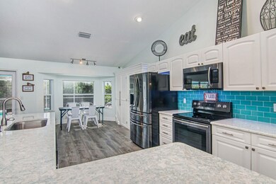 Kitchen/Breakfast Nook