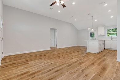 458 Crossland St, Crestview, FL 32539 - photo 4