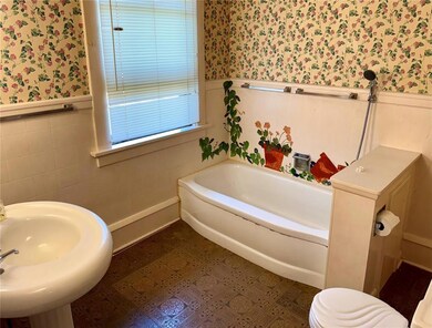 1611 5th Ave SE, Cedar Rapids, IA 52403 - photo 6