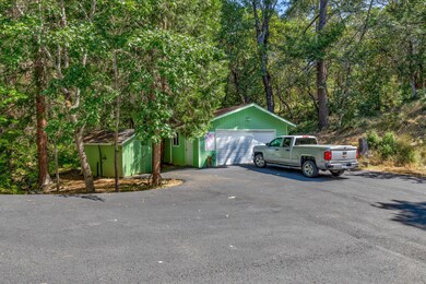 340 Honeycutt Dr, Grants Pass, OR 97526 - photo 2