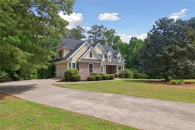 Craftsman house featuring a front lawn, driveway, 