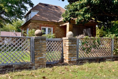 207 N Ferguson St, Henryetta, OK 74437 - photo 2