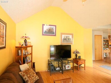 1285 S Sycamore St, Canby, OR 97013 - photo 7