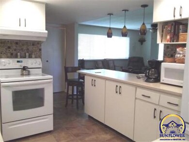 6026 SW 46th St, Topeka, KS 66610 - photo 6