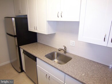 8229 Kings Charter Ln unit D, Springfield, VA 22152 - photo 4