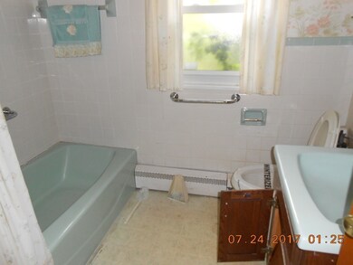 305 Roosevelt Ave, Springfield, MA 01118 - photo 6