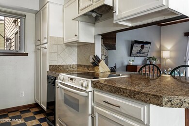 89 Columbine Cir #2-004
