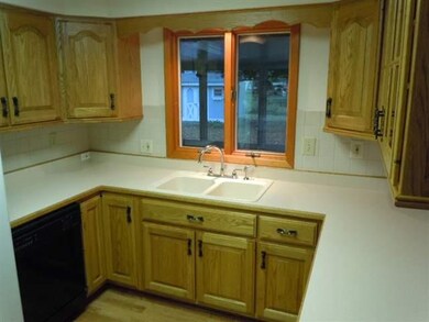 420 Mayfair Dr, Lincoln, IL 62656 - photo 4