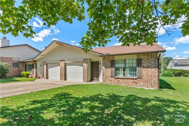 2437 W Magnolia