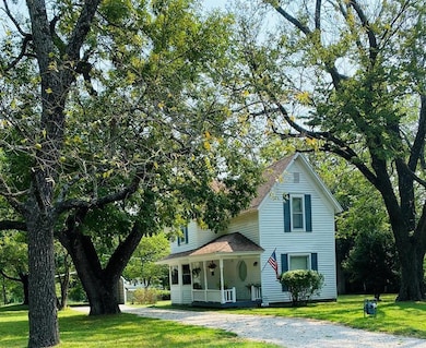 712 S Grove St, Yates Center, KS 66783 - photo 2