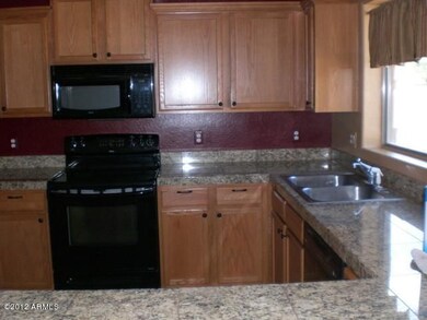 kitchen w grantite counters