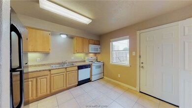 200 Lincoln Ave unit C, College Station, TX 77840 - photo 2