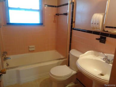 19695 Riverview St, Detroit, MI 48219 - photo 6