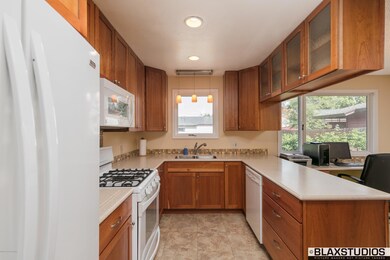 008-Kitchen (2 of 5)
