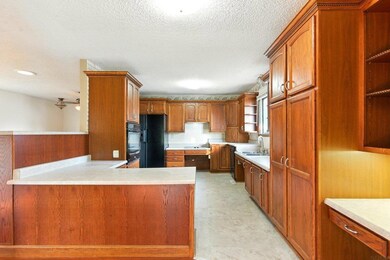 3914 Heritage Rd, Cedar Falls, IA 50613 - photo 6