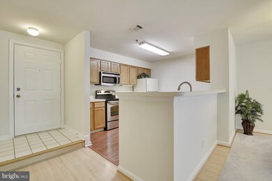 Quaker Hill Community unit 226, Alexandria, VA 22314 - photo 3