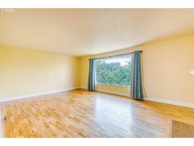 823 NW 5th St, Pendleton, OR 97801 - photo 5