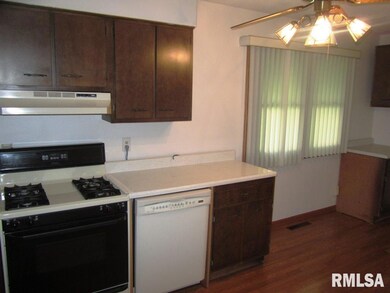 5506 Davie St, Davenport, IA 52806 - photo 3