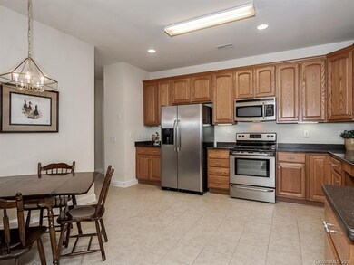 Kitchen | Breakfast Area