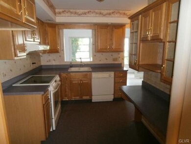4942 Buckeye Rd, Emmaus, PA 18049 - photo 3