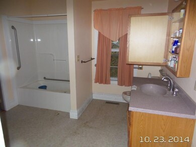 1st Floor Bath