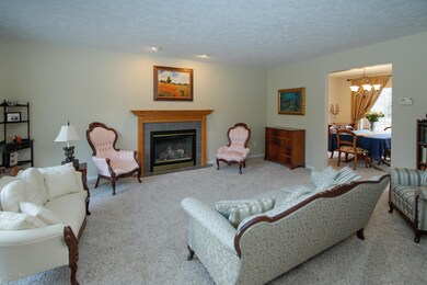 8912 Hathaway-104