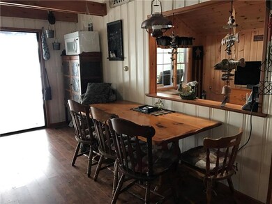 Kitchen dining area