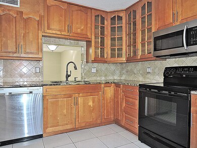 5040 Society Place E unit E, West Palm Beach, FL 33415 - photo 3