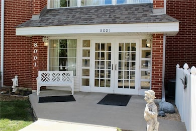 8001 Westridge Rd unit 203, Raytown, MO 64138 - photo 2