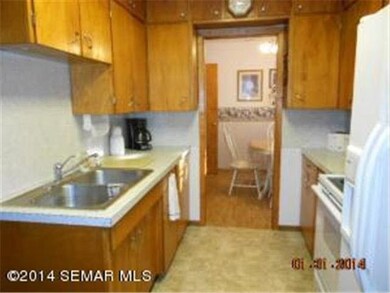 954 S 1st Ave, Albert Lea, MN 56007 - photo 3