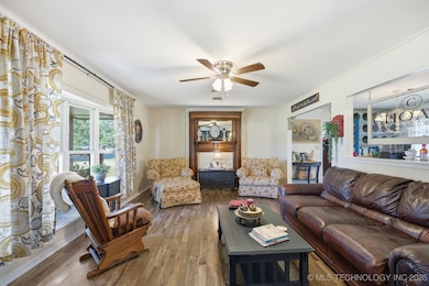 206 N Will Rogers Loop E, Oologah, OK 74053 - photo 3