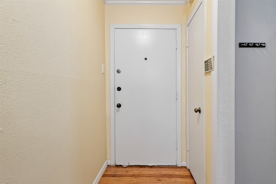 909 Silber Rd unit 16, Houston, TX 77024 - photo 5