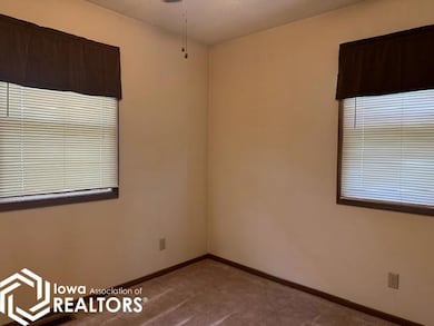 571 2nd St SE, Britt, IA 50423 - photo 7