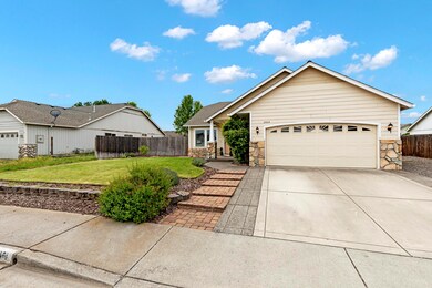 2464 Devonshire Place, Central Point, OR 97502 - photo 2