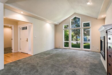 2440 Greenridge Dr, Medford, OR 97504 - photo 4