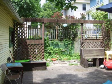39 Benjamin back yard