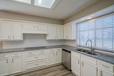 15731 Knoll Lake Dr, Houston, TX 77095 - photo 6