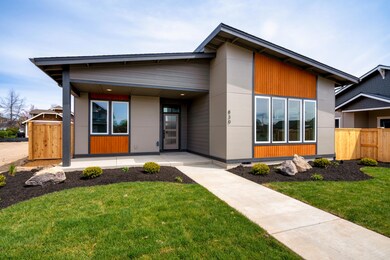 830 NW 18th Ct, Redmond, OR 97756 - photo 2