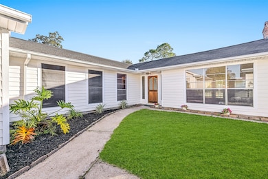 644 E Castle Harbour Dr, Friendswood, TX 77546 - photo 4