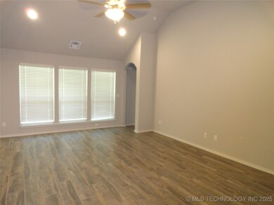 1511 E Utica Place, Broken Arrow, OK 74011 - photo 5