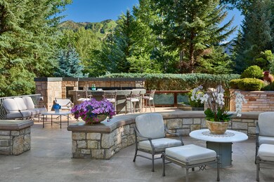 Fabulous & Spacious Entertaining Area 1