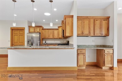 Kitchen w/bar