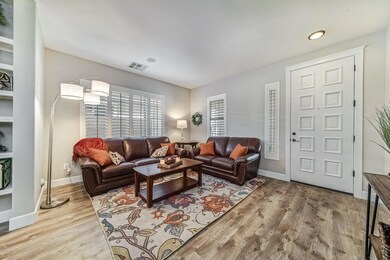 105-FrontRoom_2